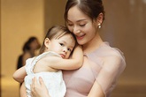 Lan Phương hai ngày bay ra thăm con một lần Lan Phương hai ngày bay ra thăm con một lần