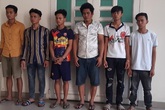 Nhổ nước bọt vào bàn nhậu kế bên rồi kéo đồng bọn tới đâm chết người Nhổ nước bọt vào bàn nhậu kế bên rồi kéo đồng bọn tới đâm chết người