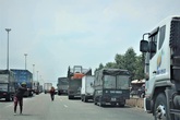 Ra đường mời khách vào quán cơm, cậu bé 13 tuổi bị xe tải tông tử vong Ra đường mời khách vào quán cơm, cậu bé 13 tuổi bị xe tải tông tử vong