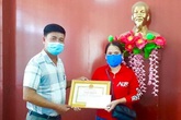 Người phụ nữ nghèo không tham của rơi, dùng tiền thưởng ủng hộ chống dịch Người phụ nữ nghèo không tham của rơi, dùng tiền thưởng ủng hộ chống dịch