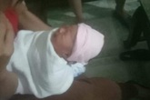 Bỏ bé sơ sinh trước cổng nhà người dân Bỏ bé sơ sinh trước cổng nhà người dân