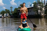Kim Lý khoe khoảnh khắc vui chơi bên con trai Hồ Ngọc Hà, nhìn qua mới hiểu bé Subeo "bám" bạn trai của mẹ thế nào Kim Lý khoe khoảnh khắc vui chơi bên con trai Hồ Ngọc Hà, nhìn qua mới hiểu bé Subeo "bám" bạn trai của mẹ thế nào