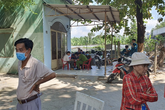 Thương tâm: Mẹ đang đi làm mướn bàng hoàng nghe tin con trai chết tại nhà trong tư thế treo cổ Thương tâm: Mẹ đang đi làm mướn bàng hoàng nghe tin con trai chết tại nhà trong tư thế treo cổ
