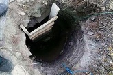 Mẹ đào hầm cho con trai vượt ngục Mẹ đào hầm cho con trai vượt ngục