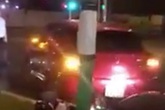 Hà Nội: Xe "điên" lùi giữa ngã tư gây tai nạn liên hoàn rồi rồ ga bỏ chạy Hà Nội: Xe "điên" lùi giữa ngã tư gây tai nạn liên hoàn rồi rồ ga bỏ chạy