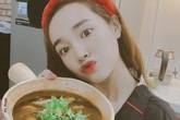 Nhã Phương công khai dằn mặt Trường Giang vì mải chơi Nhã Phương công khai dằn mặt Trường Giang vì mải chơi