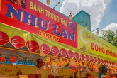 Bánh trung thu bán đầy đường nhưng vắng khách Bánh trung thu bán đầy đường nhưng vắng khách