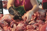 Giá lợn hơi giảm, thịt ở chợ vẫn ế Giá lợn hơi giảm, thịt ở chợ vẫn ế
