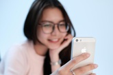 Chiếc iPhone giá trăm triệu khi về Việt Nam đầu tiên Chiếc iPhone giá trăm triệu khi về Việt Nam đầu tiên
