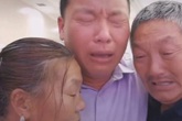 Đoàn tụ bố mẹ ruột sau 38 năm bị bắt cóc Đoàn tụ bố mẹ ruột sau 38 năm bị bắt cóc