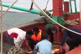 Bị ròng rọc rơi trúng người, một ngư dân tử vong Bị ròng rọc rơi trúng người, một ngư dân tử vong