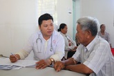 Khám sức khỏe định kỳ - "Chìa khóa" giúp người cao tuổi sống vui, sống khỏe Khám sức khỏe định kỳ - "Chìa khóa" giúp người cao tuổi sống vui, sống khỏe