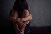 Con gái bỗng dưng trầm cảm sợ hãi người lạ, mẹ gặng hỏi mãi mới biết lý do, nghe xong liền gọi báo cảnh sát Con gái bỗng dưng trầm cảm sợ hãi người lạ, mẹ gặng hỏi mãi mới biết lý do, nghe xong liền gọi báo cảnh sát