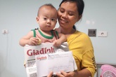 Bé trai có khối u đẩy lồi mắt nhận được sự giúp đỡ của bạn đọc hảo tâm Bé trai có khối u đẩy lồi mắt nhận được sự giúp đỡ của bạn đọc hảo tâm