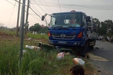 Xe tải va chạm với nhóm học sinh tan trường, hai nữ sinh thương vong Xe tải va chạm với nhóm học sinh tan trường, hai nữ sinh thương vong