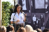 Meghan Markle "coi thường" gia đình nhà chồng: Rục rịch ký kết các hợp đồng béo bở, bất chấp việc Nữ hoàng Anh chưa đưa ra quyết định cuối cùng Meghan Markle "coi thường" gia đình nhà chồng: Rục rịch ký kết các hợp đồng béo bở, bất chấp việc Nữ hoàng Anh chưa đưa ra quyết định cuối cùng