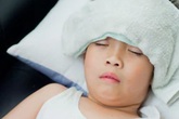 Mẹ tin lời "bác sĩ Google" khi thấy con bị sốt khiến đứa trẻ bị tổn thương tim nghiêm trọng Mẹ tin lời "bác sĩ Google" khi thấy con bị sốt khiến đứa trẻ bị tổn thương tim nghiêm trọng