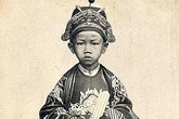 Ông vua sinh năm Canh Tý lên ngôi lúc 7 tuổi Ông vua sinh năm Canh Tý lên ngôi lúc 7 tuổi