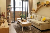 Căn hộ 76,9m² ấm áp với đủ loại hoa và nội thất gỗ ở Mỹ Đình, Hà Nội Căn hộ 76,9m² ấm áp với đủ loại hoa và nội thất gỗ ở Mỹ Đình, Hà Nội