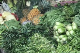 Giá rau xanh đắt đỏ, tiểu thương rón rén nhập hàng Giá rau xanh đắt đỏ, tiểu thương rón rén nhập hàng