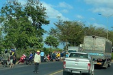 Va chạm với xe tải trên đường Hồ Chí Minh, 2 thanh niên thương vong Va chạm với xe tải trên đường Hồ Chí Minh, 2 thanh niên thương vong