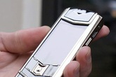 Trộm điện thoại Vertu trong chùa, chồng đưa vợ vào vòng lao lý Trộm điện thoại Vertu trong chùa, chồng đưa vợ vào vòng lao lý