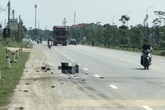 Xe tải tông, kéo lê xe máy 50 m, mẹ và con trai tử vong trên đường về quê Xe tải tông, kéo lê xe máy 50 m, mẹ và con trai tử vong trên đường về quê