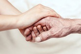 Chứng run ở người cao tuổi Chứng run ở người cao tuổi