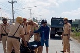 Truy tìm ô tô 7 chỗ khiến người phụ nữ tử vong dưới bánh xe ben Truy tìm ô tô 7 chỗ khiến người phụ nữ tử vong dưới bánh xe ben