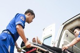 Xe tải tông 3 người đi bộ, một người tử vong Xe tải tông 3 người đi bộ, một người tử vong