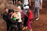 Giải cứu hai cháu bé bị bố mẹ mắc bệnh tâm thần nhốt nhiều ngày không cho đi học Giải cứu hai cháu bé bị bố mẹ mắc bệnh tâm thần nhốt nhiều ngày không cho đi học