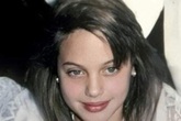 Loạt ảnh chứng minh Angelina Jolie là mỹ nhân từ bé Loạt ảnh chứng minh Angelina Jolie là mỹ nhân từ bé