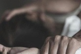 Nghi phạm sàm sỡ bé gái bị bắt khi quay lại hiện trường lấy dép Nghi phạm sàm sỡ bé gái bị bắt khi quay lại hiện trường lấy dép