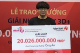 Nam sinh viên không che mặt đi nhận giải Vietlott 20 tỷ: Ngày nào cũng mua vài vé đến vài chục vé Nam sinh viên không che mặt đi nhận giải Vietlott 20 tỷ: Ngày nào cũng mua vài vé đến vài chục vé