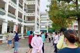 Học sinh đi học trong giai đoạn nắng nóng đỉnh điểm nhất năm, nhiều trường điều chỉnh quy định và thời gian học Học sinh đi học trong giai đoạn nắng nóng đỉnh điểm nhất năm, nhiều trường điều chỉnh quy định và thời gian học