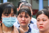 Mẹ kiệt sức, không thể tiễn nam sinh bị cây phượng đổ đè tử vong Mẹ kiệt sức, không thể tiễn nam sinh bị cây phượng đổ đè tử vong