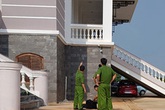Uống thuốc sâu rồi tự tử ở trụ sở tòa án tỉnh Bình Phước Uống thuốc sâu rồi tự tử ở trụ sở tòa án tỉnh Bình Phước
