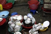 Về ra mắt, bạn trai yêu cầu rửa 15 mâm bát còn dặn: "Đừng làm xấu mặt anh" nhưng ngay sau đó là phản ứng "cứng" của cô bạn gái Về ra mắt, bạn trai yêu cầu rửa 15 mâm bát còn dặn: "Đừng làm xấu mặt anh" nhưng ngay sau đó là phản ứng "cứng" của cô bạn gái