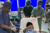 Thanh Hóa: Người đàn ông bị thanh xà beng dài 1 mét đâm xuyên người, may mắn được cứu sống Thanh Hóa: Người đàn ông bị thanh xà beng dài 1 mét đâm xuyên người, may mắn được cứu sống