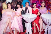 Việt Trinh nổi bật khi đọ sắc cùng đàn em nhưng người gây chú ý lại là Lý Hùng với ngoại hình khó nhận ra Việt Trinh nổi bật khi đọ sắc cùng đàn em nhưng người gây chú ý lại là Lý Hùng với ngoại hình khó nhận ra