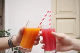 Nàng công sở tranh thủ kiếm thêm mùa hè bằng cách bán nước hoa quả cho đồng nghiệp, có ngày lãi gần 3 triệu đồng! Nàng công sở tranh thủ kiếm thêm mùa hè bằng cách bán nước hoa quả cho đồng nghiệp, có ngày lãi gần 3 triệu đồng!