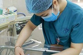 Bé trai bị bỏ rơi ở hố ga trở bệnh nặng Bé trai bị bỏ rơi ở hố ga trở bệnh nặng