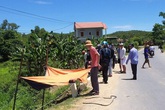 Bàng hoàng phát hiện thi thể người đàn ông dưới chân cầu, bên cạnh chiếc xe máy Bàng hoàng phát hiện thi thể người đàn ông dưới chân cầu, bên cạnh chiếc xe máy