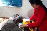 Cụ bà 78 tuổi bị con dâu, cháu nội bỏ ở nhà hoang đã qua đời Cụ bà 78 tuổi bị con dâu, cháu nội bỏ ở nhà hoang đã qua đời