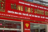 Kẻ cướp ở tiệm vàng đâm trọng thương một người truy đuổi Kẻ cướp ở tiệm vàng đâm trọng thương một người truy đuổi