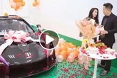 Ông chồng hot MXH hôm nay: Tặng vợ siêu xe 50 tỷ thuộc hàng mới nhất trên thế giới nhưng chi tiết trên biển số mới khiến hội chị em "lịm tim" Ông chồng hot MXH hôm nay: Tặng vợ siêu xe 50 tỷ thuộc hàng mới nhất trên thế giới nhưng chi tiết trên biển số mới khiến hội chị em "lịm tim"