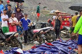 Thi thể xếp hàng dài ở hiện trường sập mỏ ngọc làm 113 người chết Thi thể xếp hàng dài ở hiện trường sập mỏ ngọc làm 113 người chết