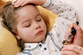 Khi nào sốt, chảy máu mũi là dấu hiệu trẻ mắc ung thư? Khi nào sốt, chảy máu mũi là dấu hiệu trẻ mắc ung thư?