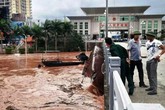 Vụ tàu Trung Quốc va vào cầu Bắc Luân: Vẫn chưa thể thông xe qua cầu Vụ tàu Trung Quốc va vào cầu Bắc Luân: Vẫn chưa thể thông xe qua cầu