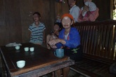 Cơn lốc sơn nữ xuống phố và những nỗi đau đè nặng bản làng Cơn lốc sơn nữ xuống phố và những nỗi đau đè nặng bản làng